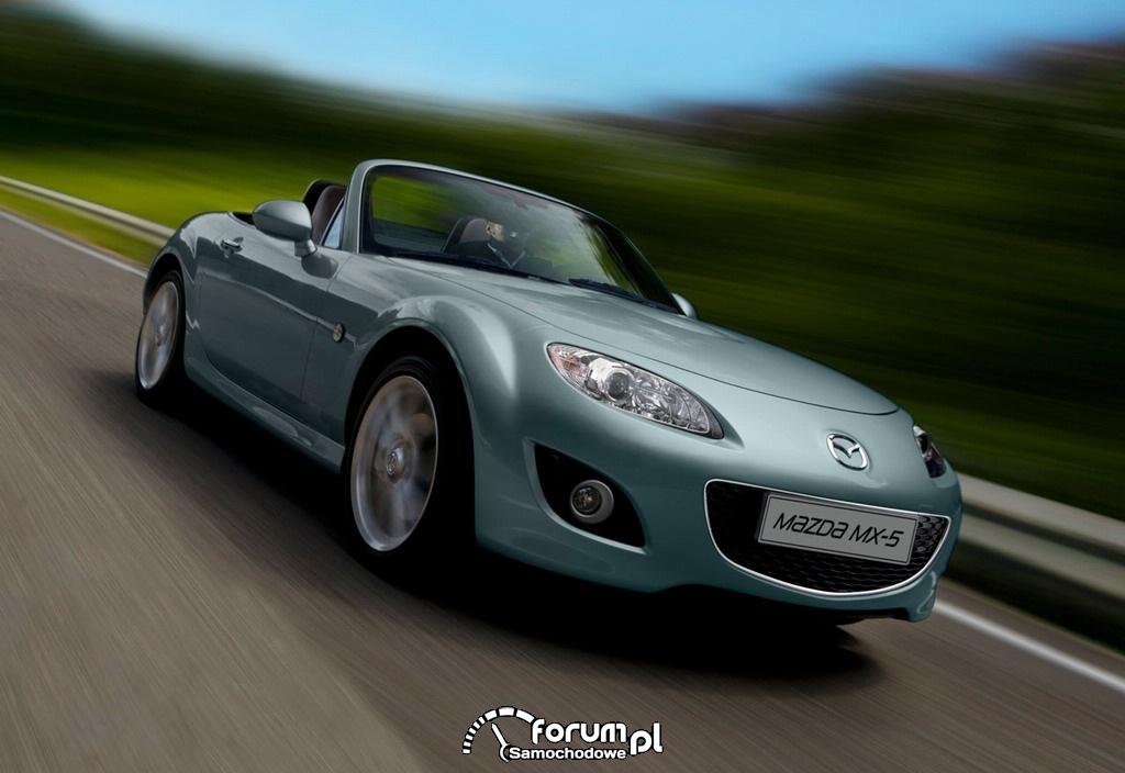 Mazda MX-5 z dodatkowym wyposażeniem i nowoczesną nawigacją