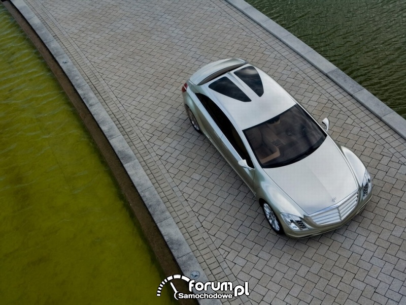 Mercedes Benz f700