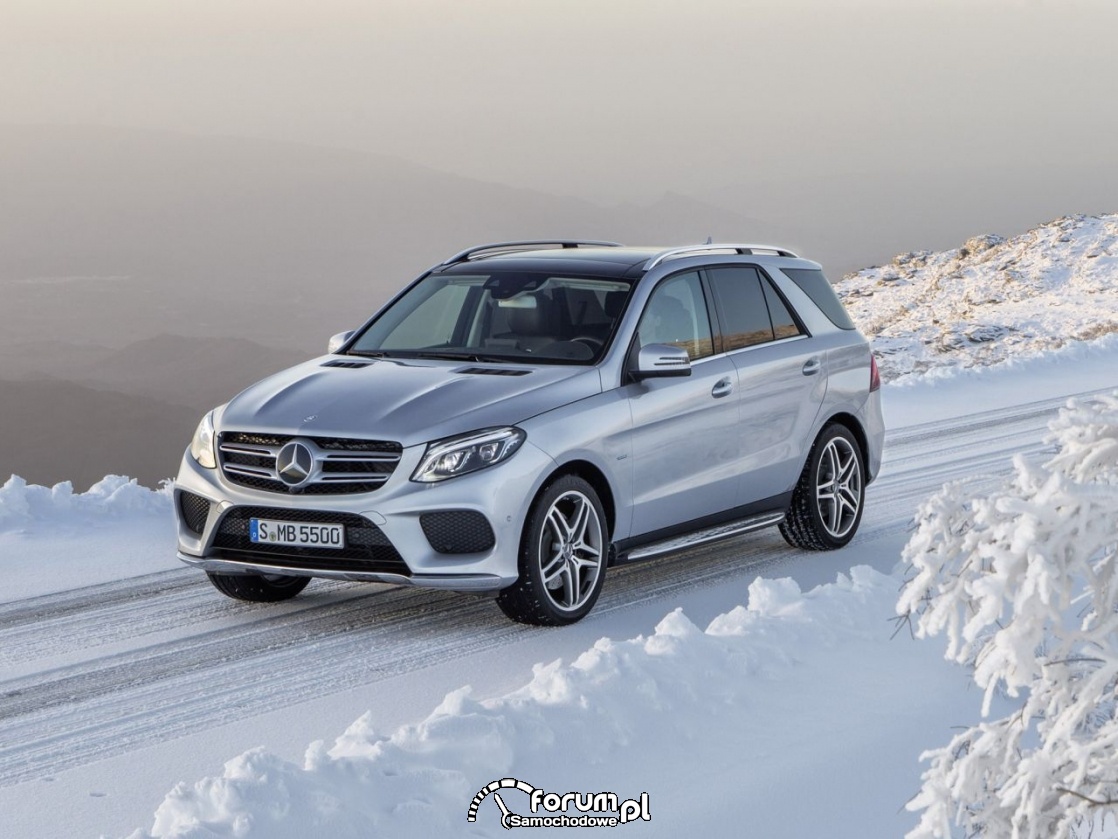 Ile pali hybrydowy SUV?