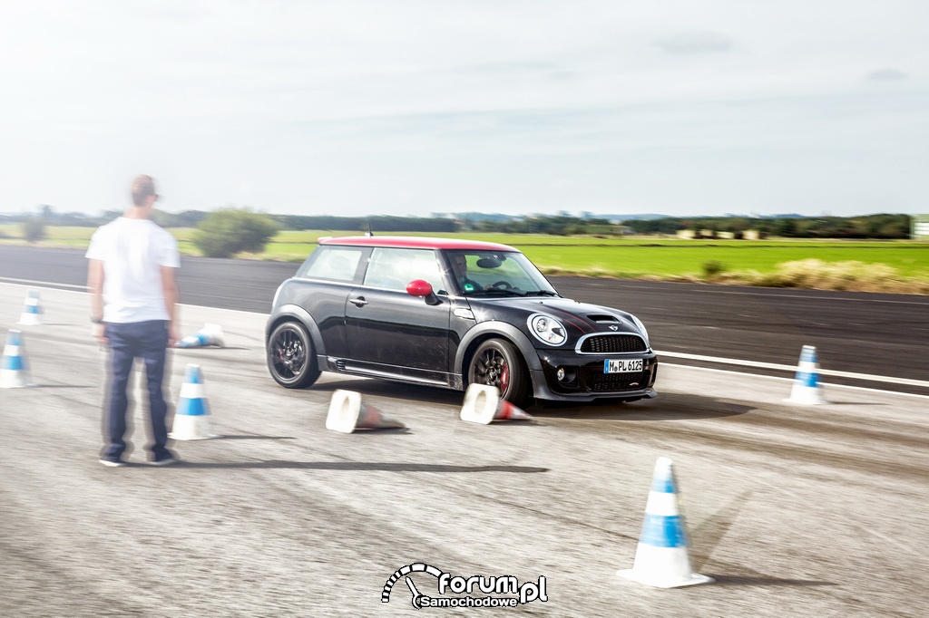 MINI Driving Experience - wielkie emocje w małym samochodzie