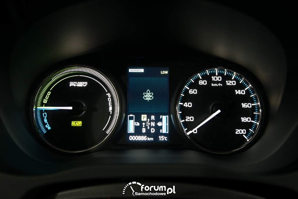Mitsubishi Outlander PHEV, licznik, zegary