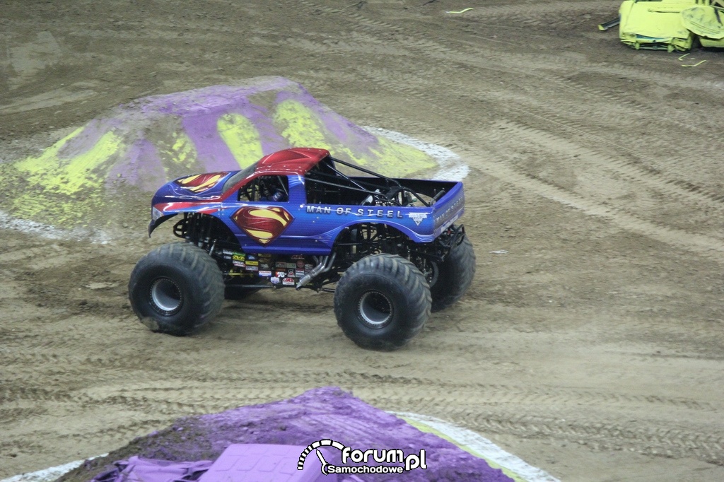 Man of Steel - Monster Truck, 3