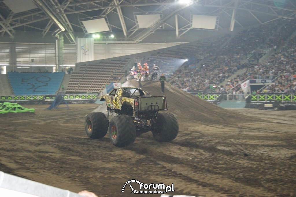 Monster Truck Bucked Up, 5