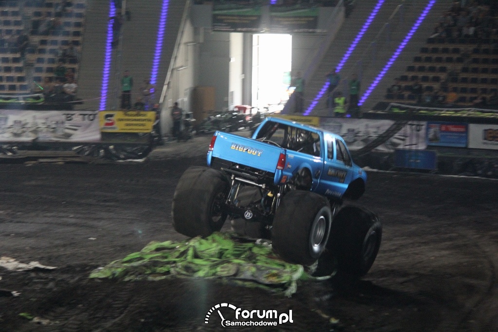 BIGFOOT - Monster Truck, podczas skoku