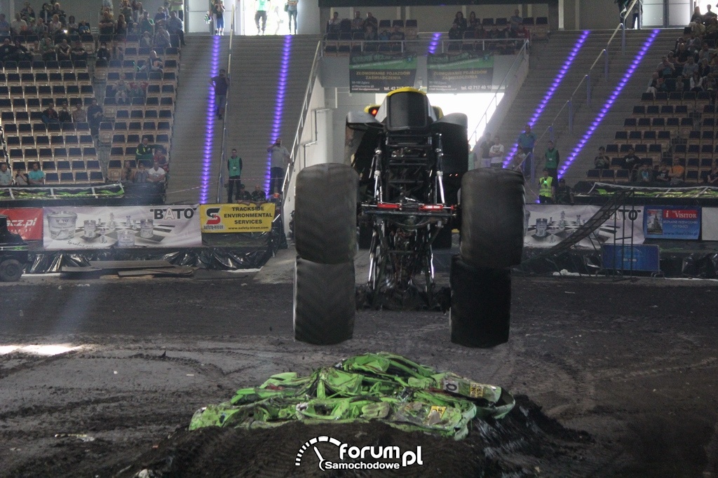 California KID - Monster Truck w powietrzu