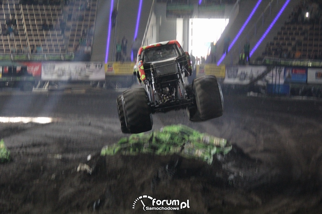 Reverse Racer - Monster Truck, podczas skoku, 2