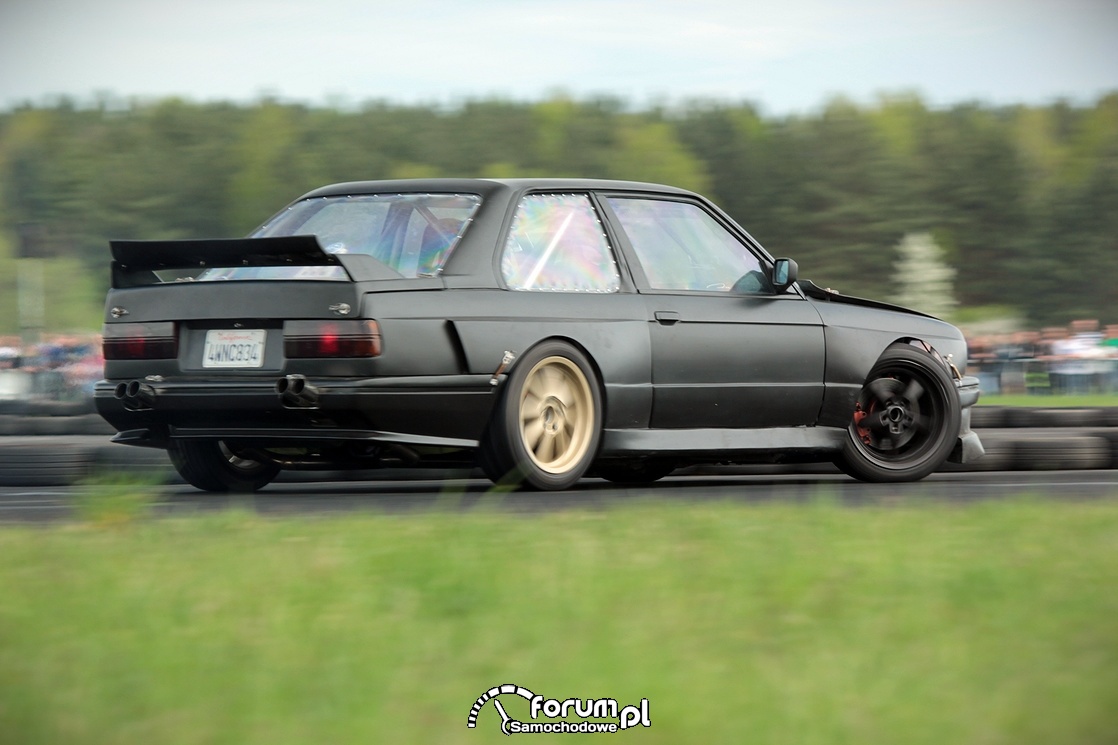 BMW E30, drift, czarny mat