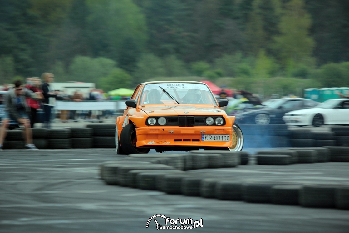 Drift BMW E30, maksymalny skręt, przód