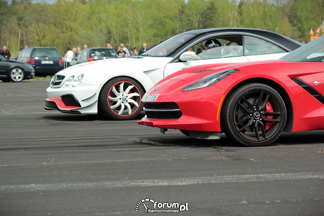 Mercedes vs. Chevrolet Corvette zdjęcie Moto Piknik 2015