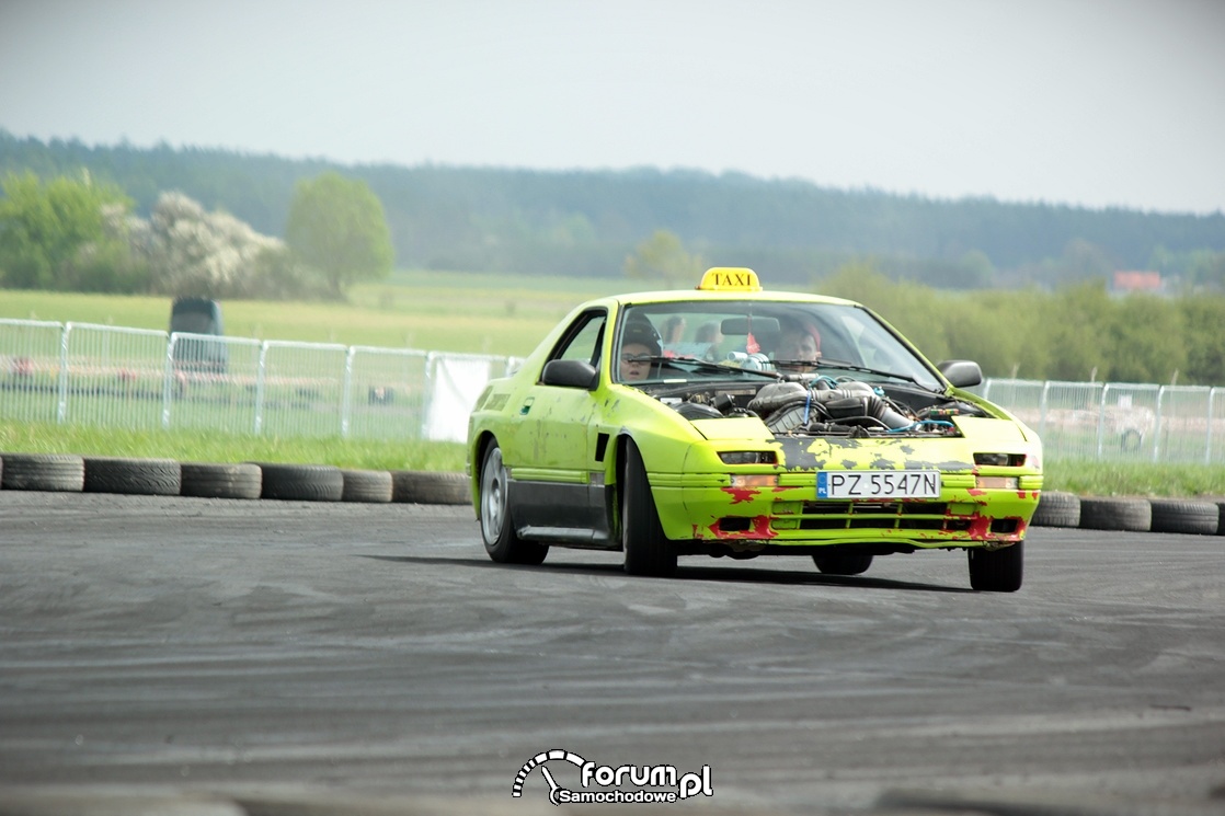 Nissan TAXI drift zdjęcie Moto Piknik 2015 Kamień Śląski