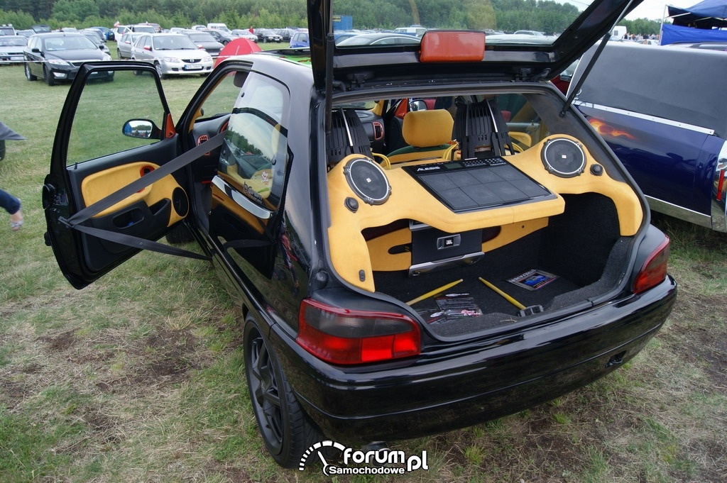 Zabudowa bagażnika Car Audio, Citroen Saxo