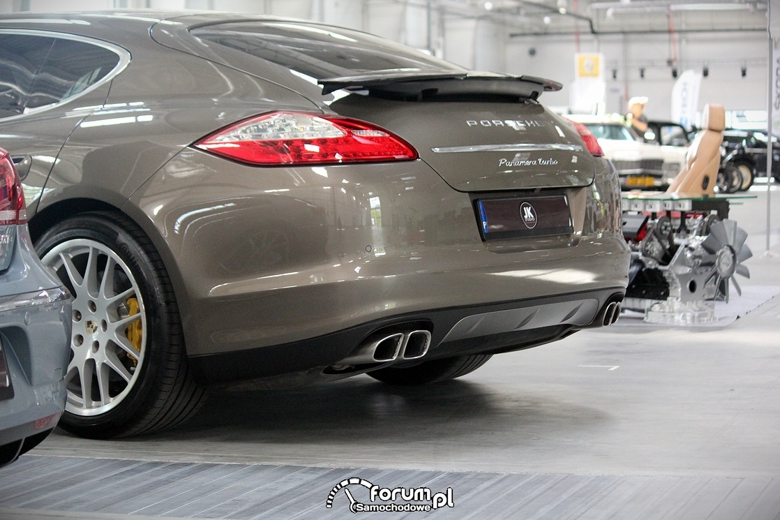 Porsche Panamera turbo, cztery rury wydechowe