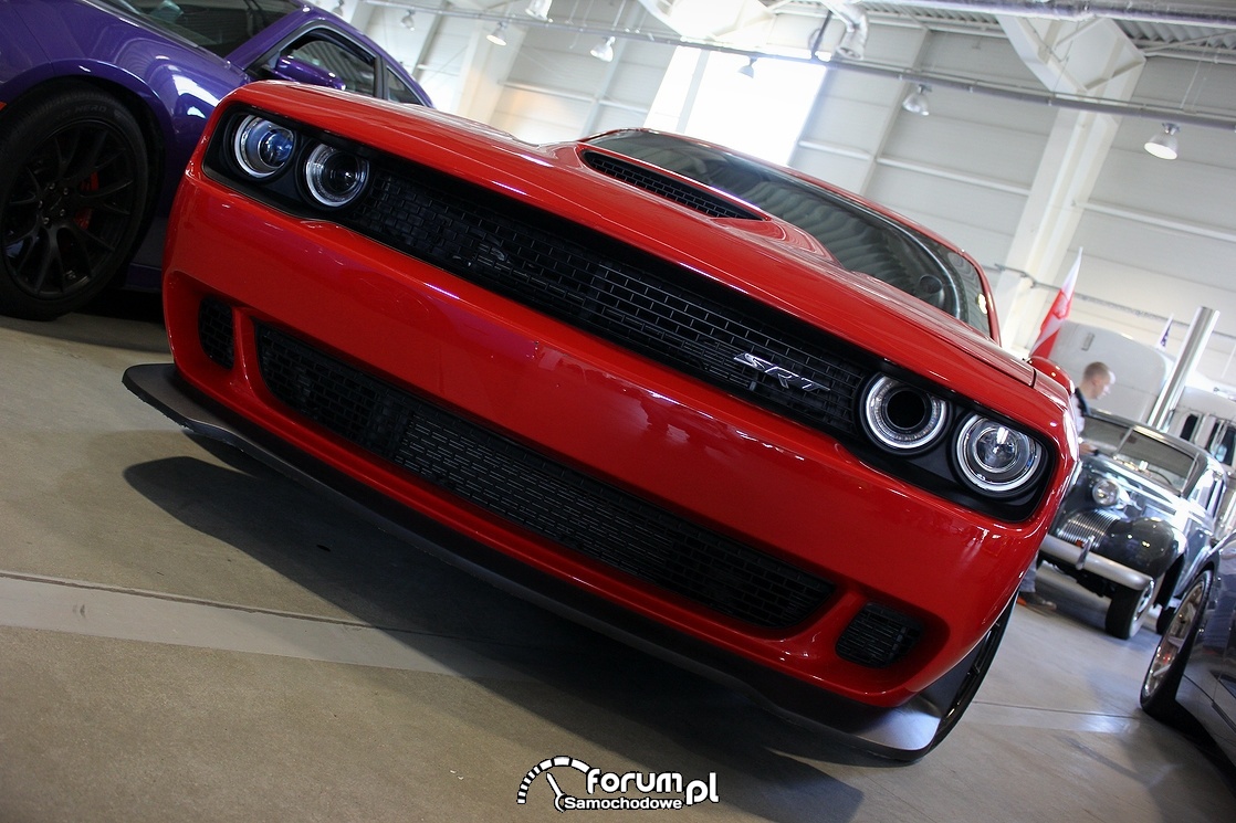 Dodge Challenger SRT, przód