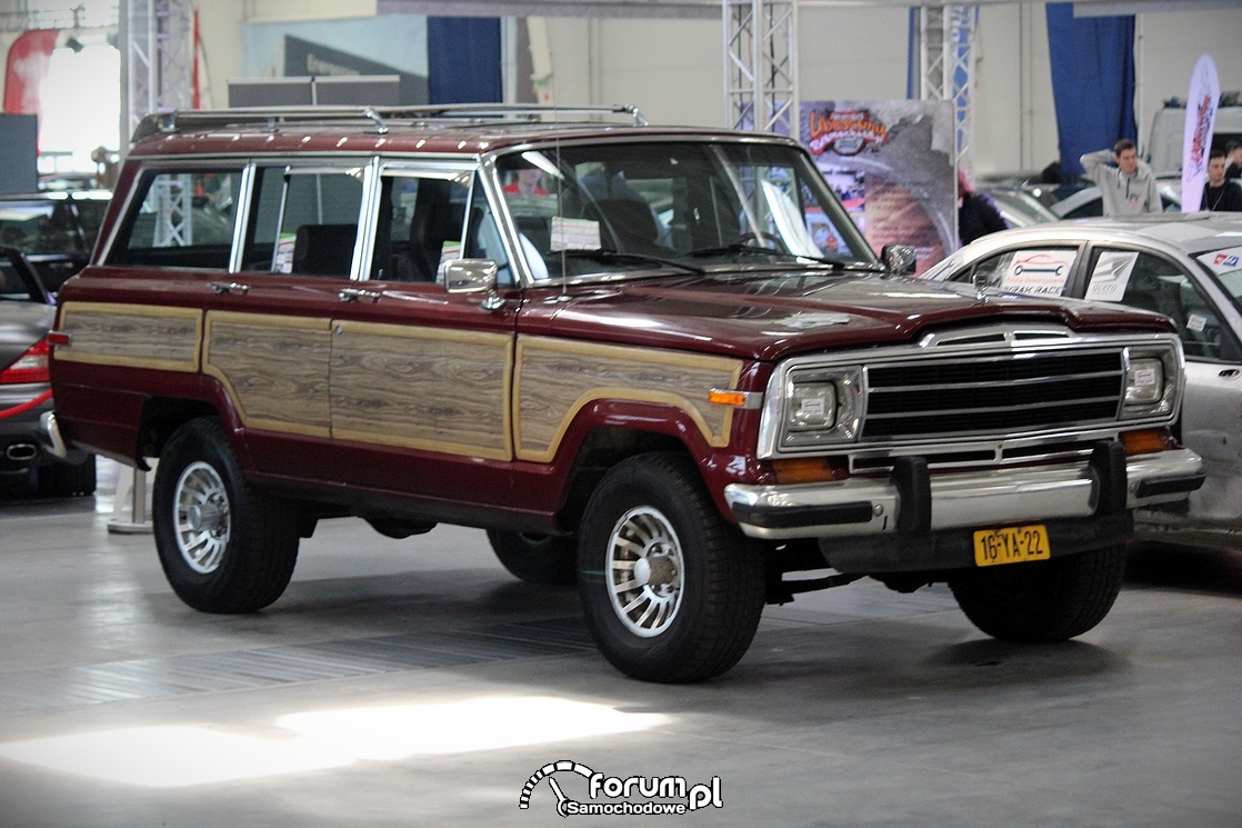 Jeep Grand Wagoneer V8