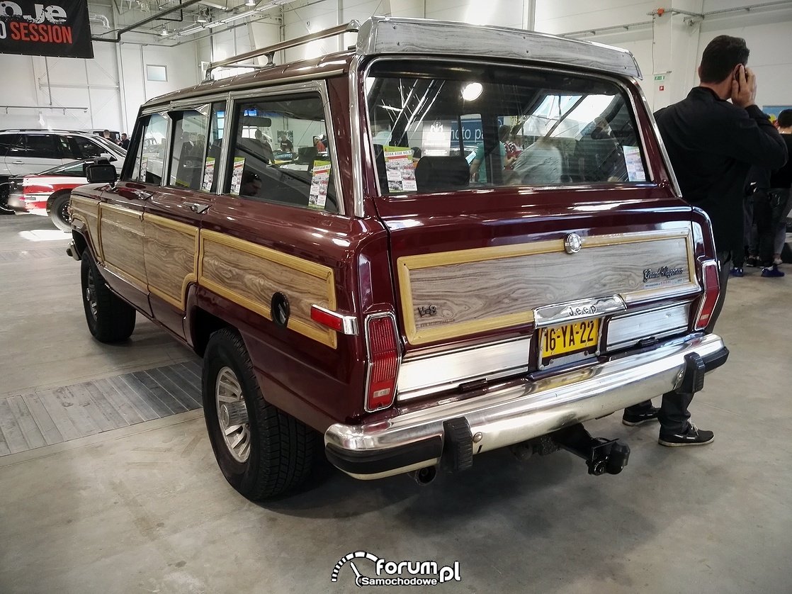 Jeep Grand Wagoneer V8, tył