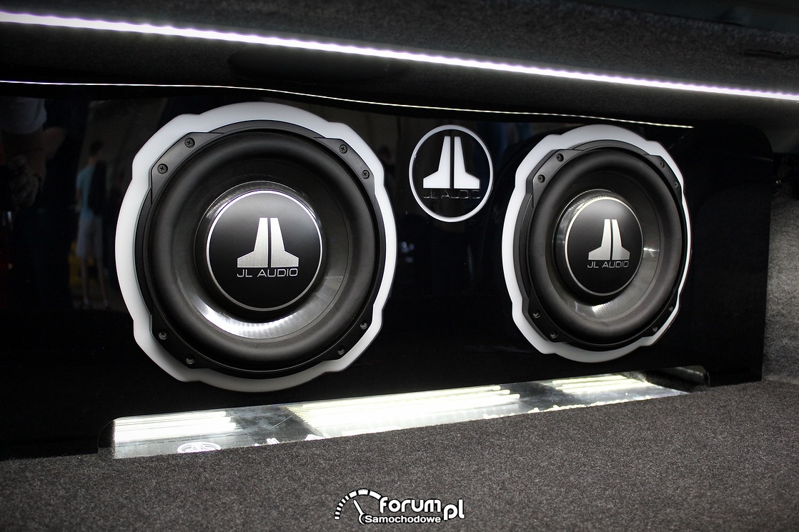 Zabudowa bagażnika JL Audio