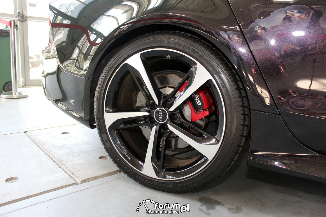 Audi RS czerwone zaciski hamulcowe zdjęcie Moto Session
