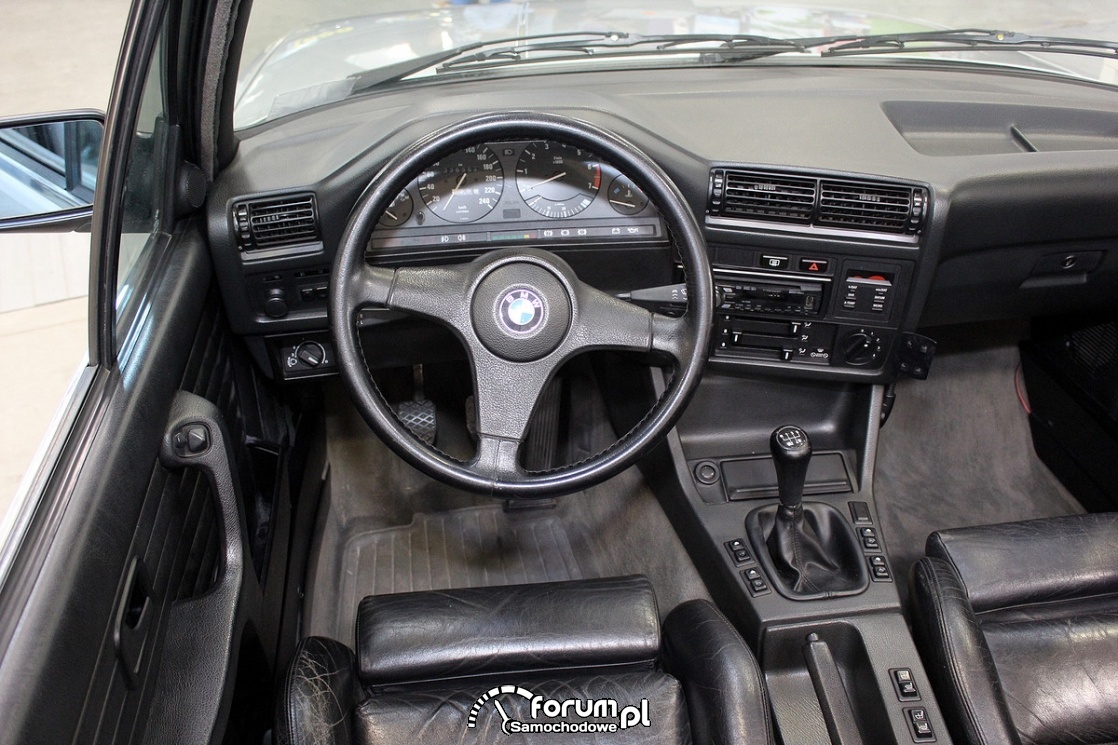 BMW E30 cabrio, wnętrze
