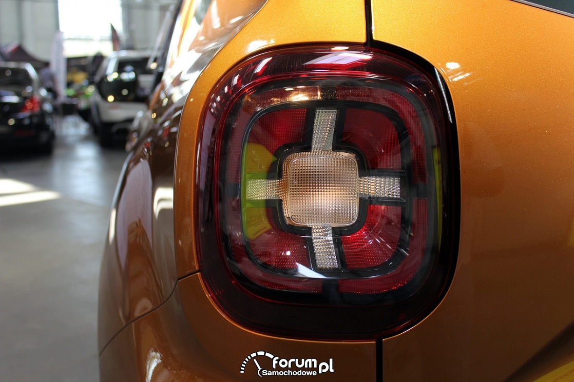 Tylna lampa, Dacia Duster II