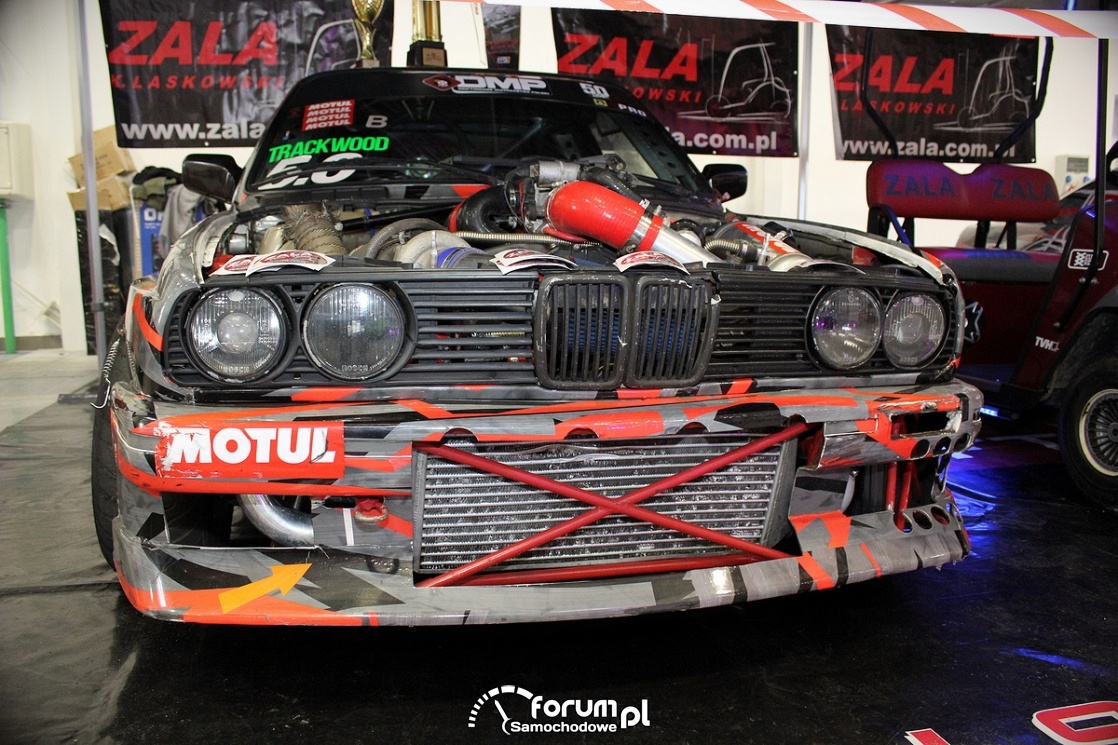 BMW E30, samochód o driftu, przód