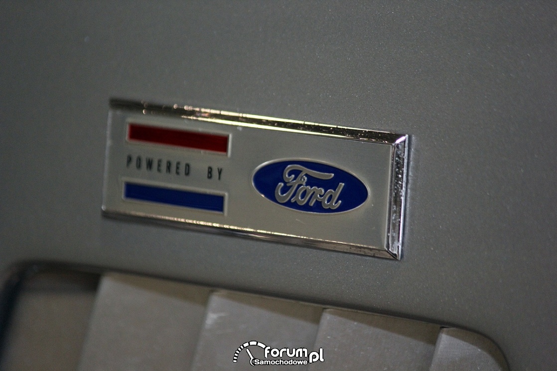 Logo Shelby powered by Ford