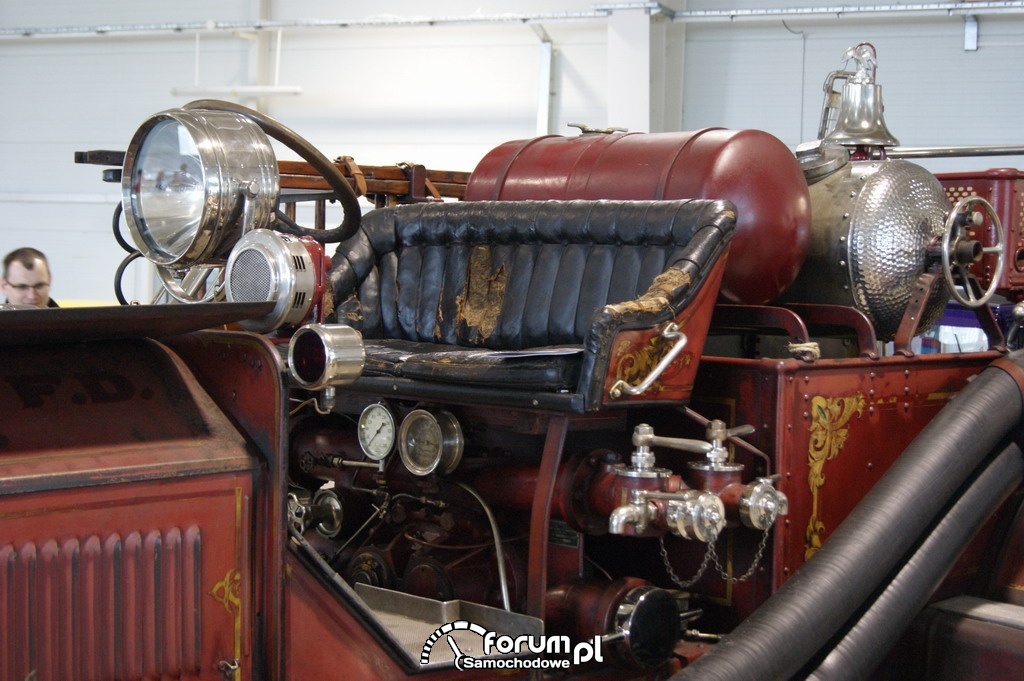 American LaFrance Typ 75, 1925 rok, wóz strażacki, siedzenie kierowcy