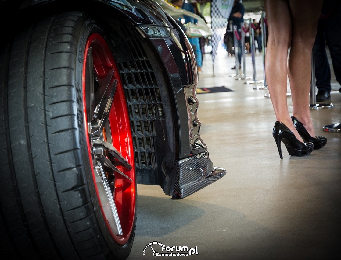 Alufelga z czerwonym rantem, Nissan GTR