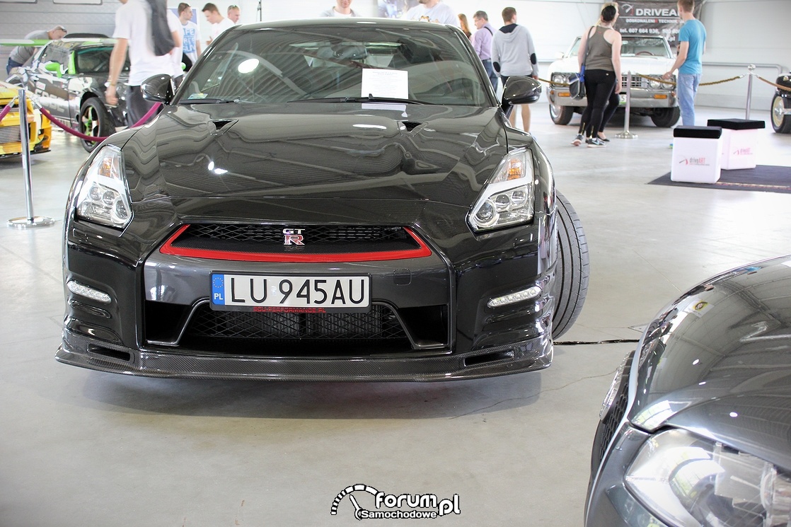 Nissan GTR, przód