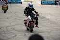 Stunt motocyklowy, jazda z nogami do przodu