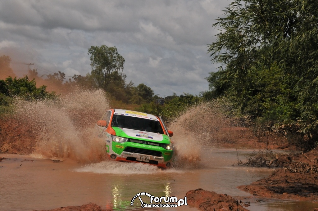 Asia Cross Country Rally, Mitsubishi Outlander PHEV