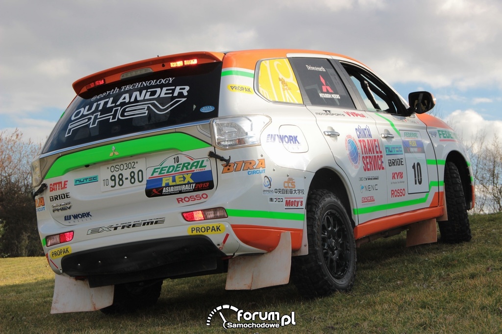 Asia Cross Country Rally, Mitsubishi Outlander PHEV, tył
