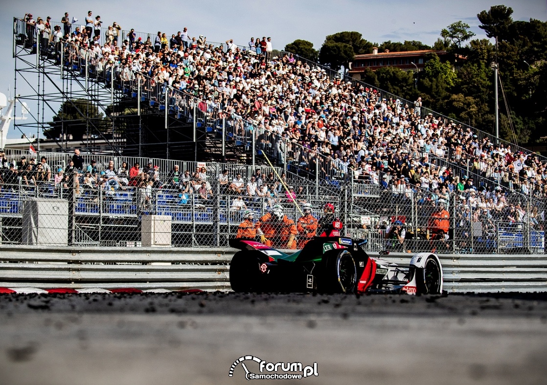 E-Prix w Monako - Formuła E, trybuny z ludźmi