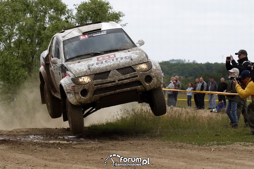 Mitsubishi L200 Strakar z 4-litrowym, benzynowym silnikiem, Cross Country - Rabakoz Cup