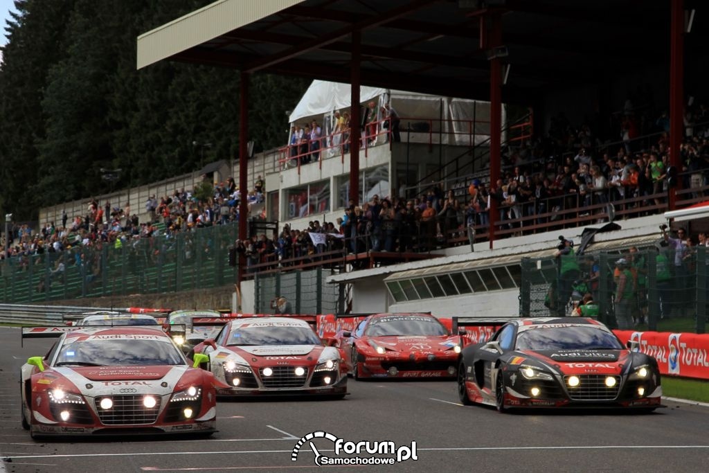 Start, 24-godzinny wyścig na torze Grand Prix w belgijskich Ardenach.