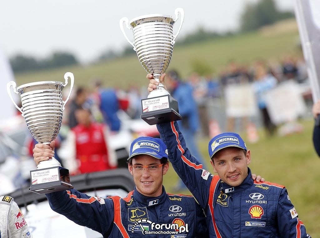 Thierry Neuville z pucharem po Rajdzie Polski 2014