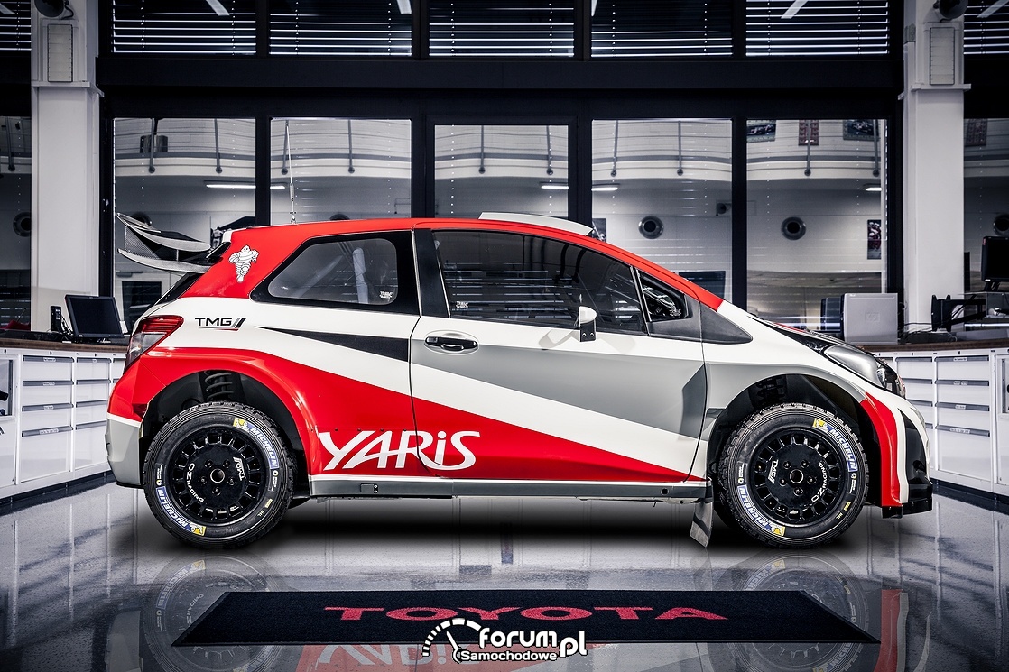 Toyota Yaris WRC, bok zdjęcie Moto SPORT