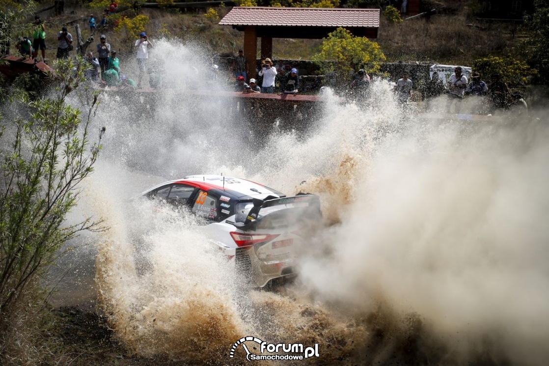 Toyota Yaris WRC - Rajd Meksyku, przejazd przez wodę