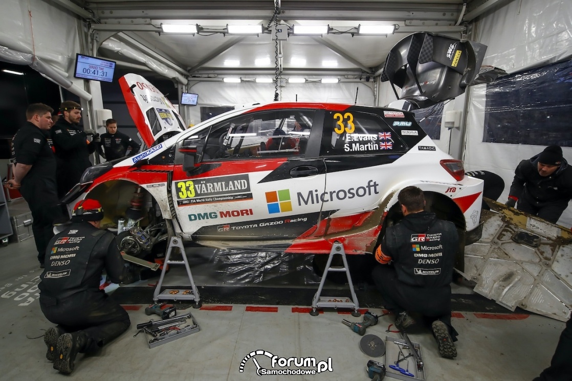 Toyota Yaris WRC, service