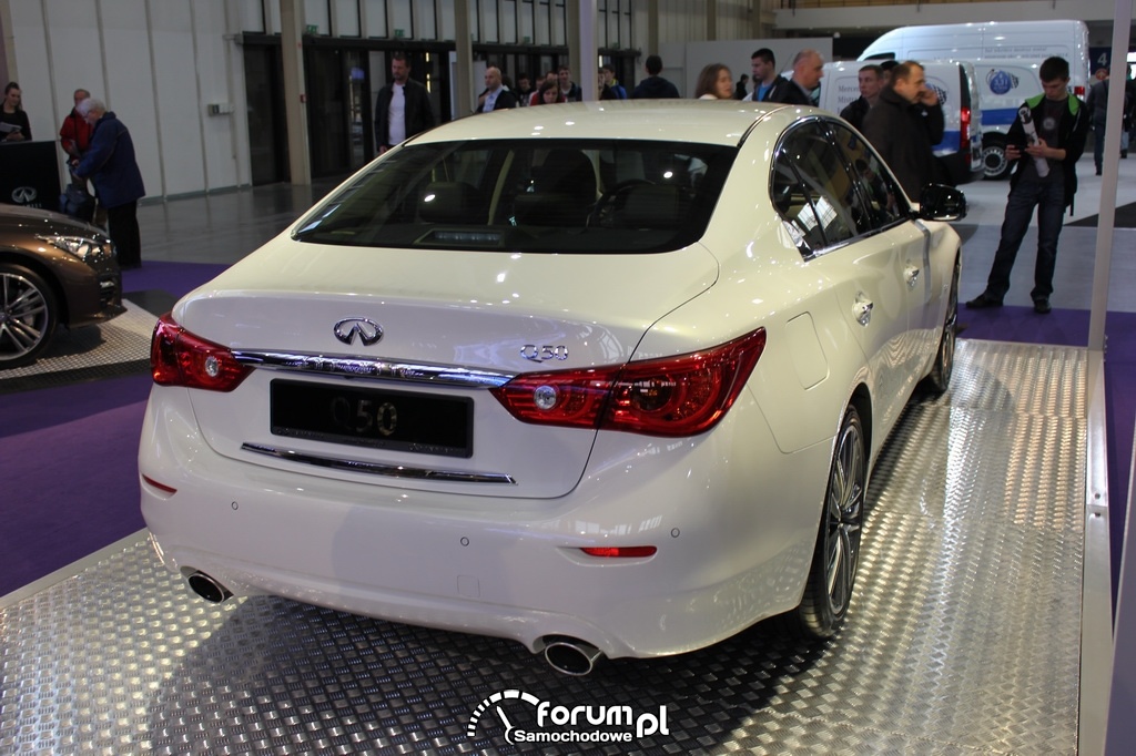 Infiniti Q50, tył