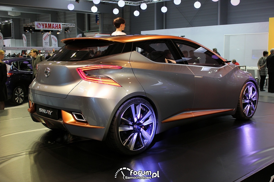 Nissan Sway, tył