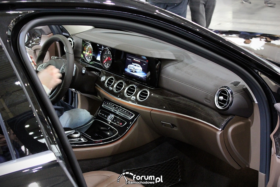 Mercedes Klasa E, wnętrze zdjęcie Motor Show 2016 Poznań