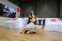 Pokaz tańca na stoisku Suzuki