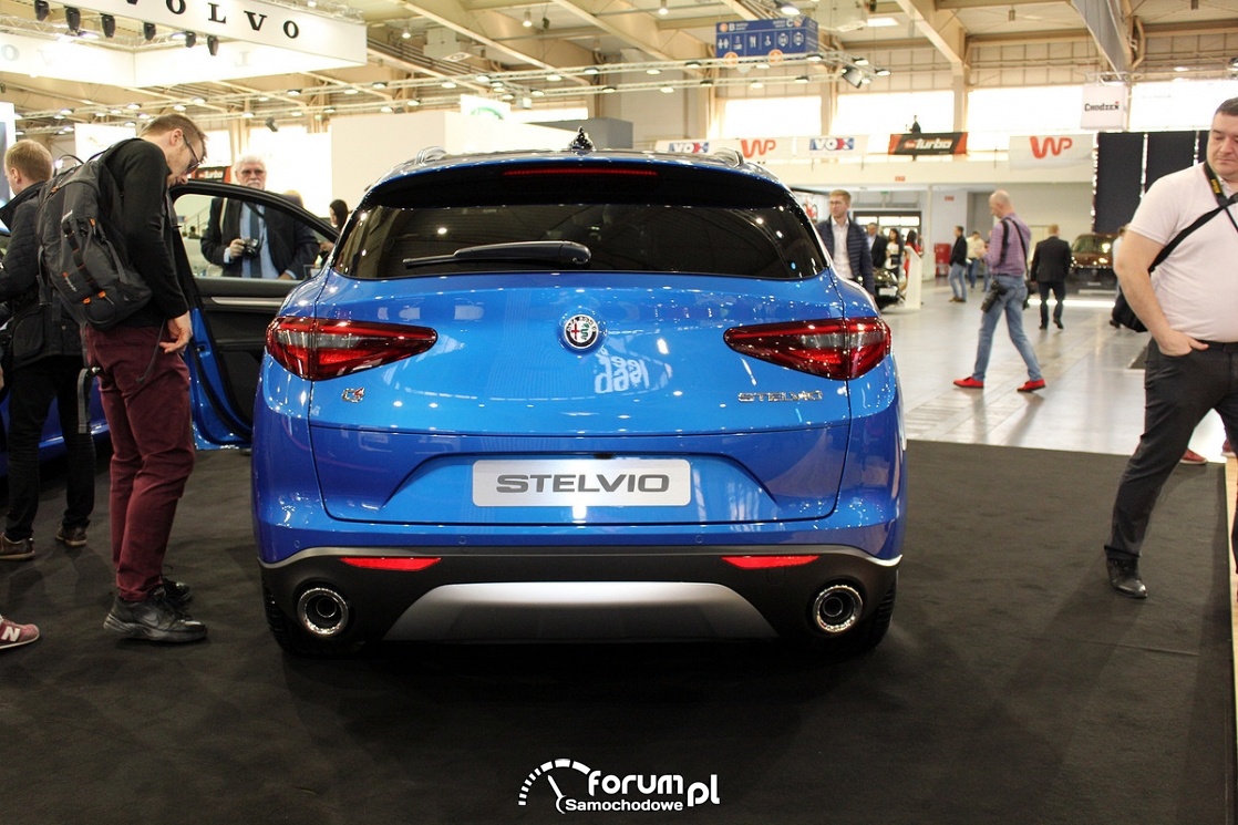 Alfa Romeo Stelvio Q4, tył