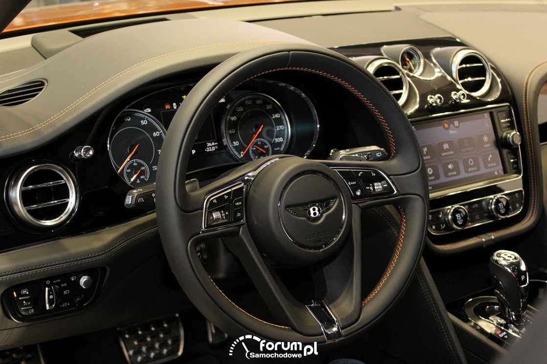 Bentley Bentayga V8, deska rozdzielcza