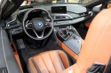 BMW i8 Roadster, deska rozdzielcza, wnętrze