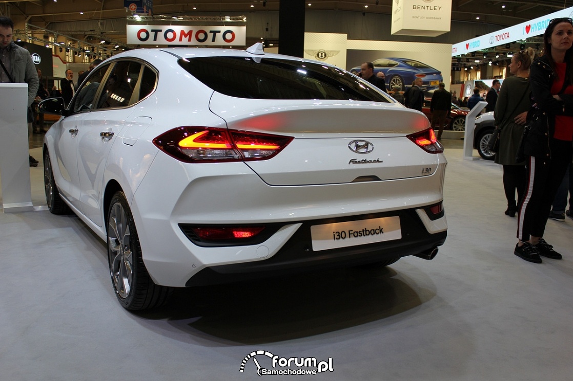 Hyundai i30 Fastback, tył zdjęcie Motor Show 2018 Poznań