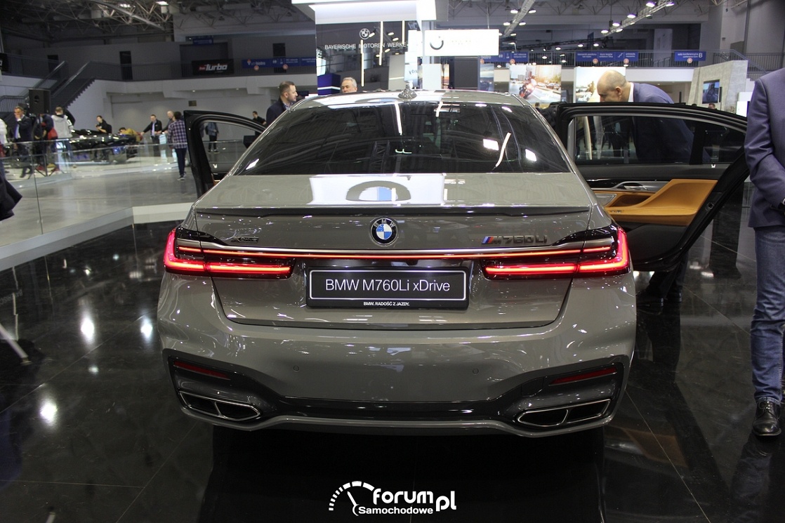 BMW M760Li xDrive, tył