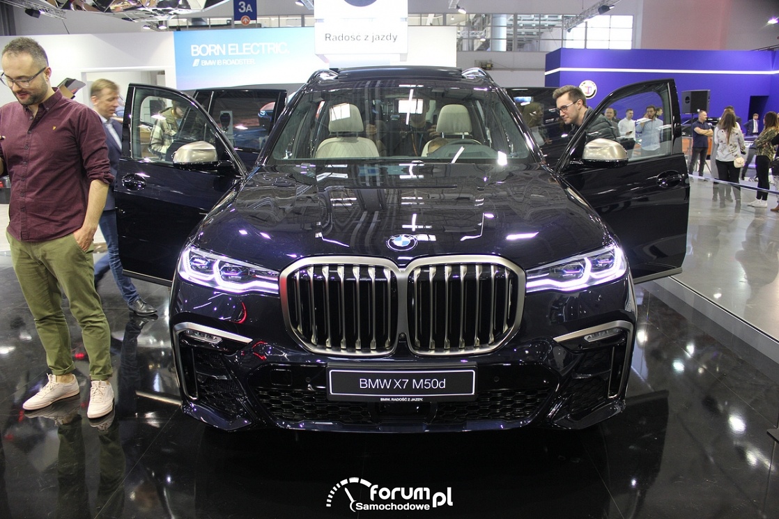 BMW X7 M50d, przód