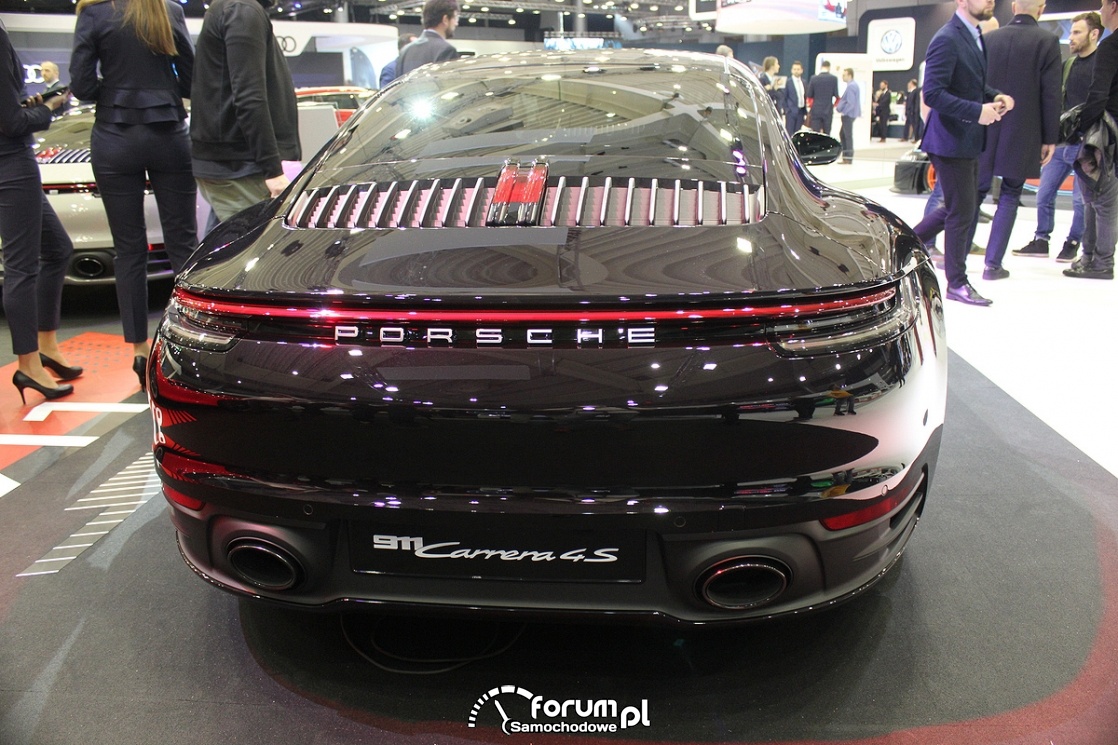 Porsche 911 Carrera 4S, czarny, tył