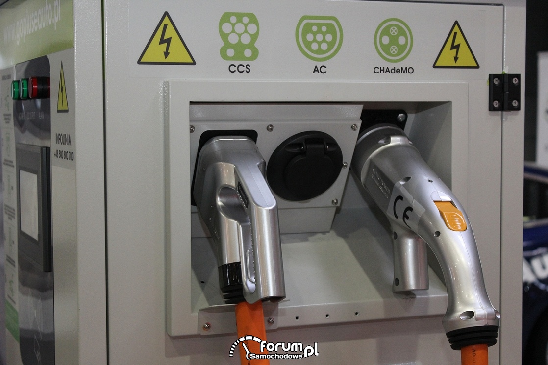 Stacja ładowania samochodu elektrycznego CCS, AC, CHAdeMO